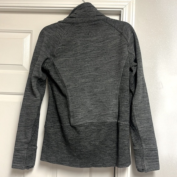 Lululemon Radiant Jacket II Heathered Core Dark Grey, Size 8 - Picture 2 of 3